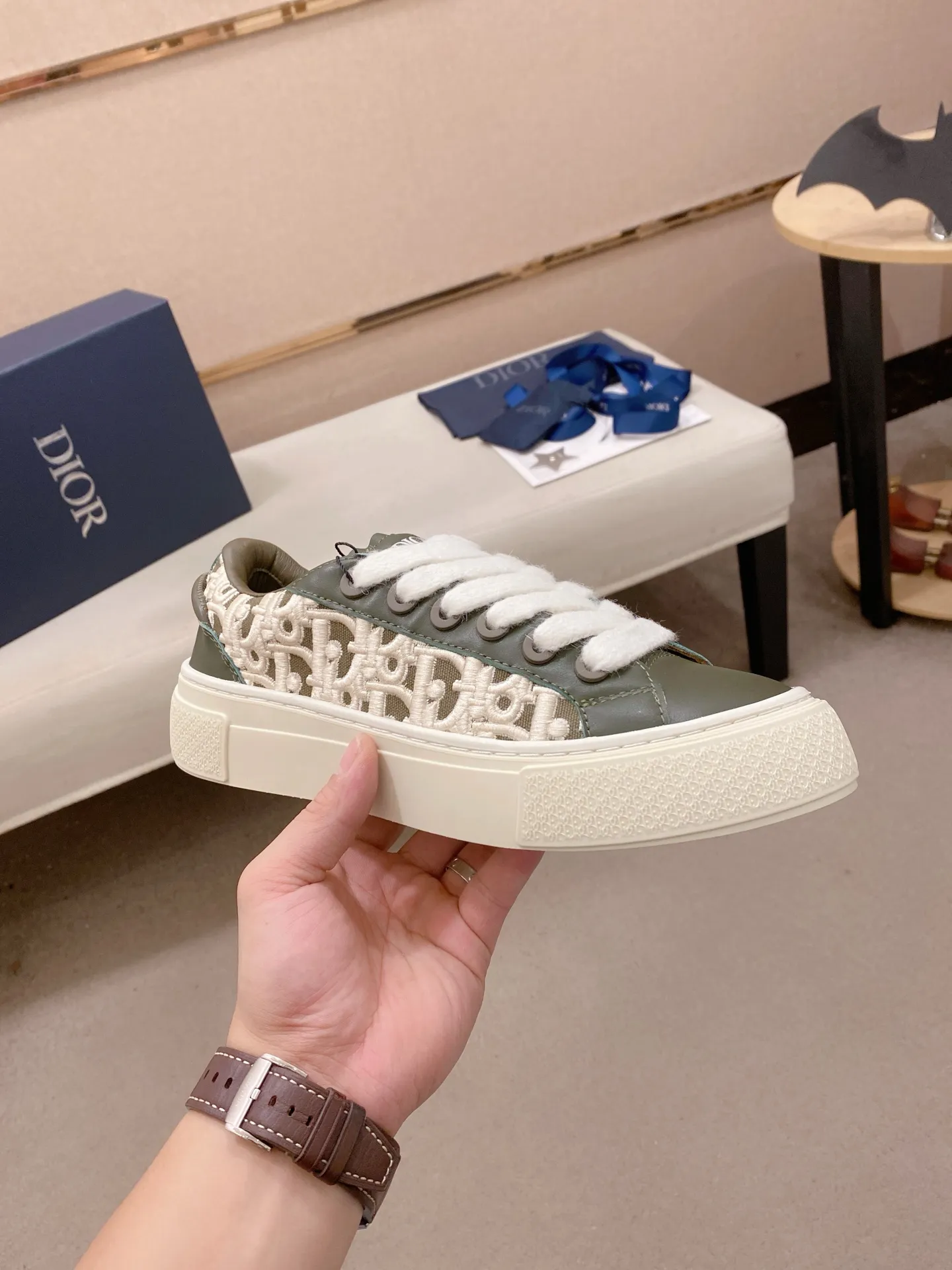 Factory price: 300 Men's shoes 💰[Dior·Dior] Top 🔍Couple style 💏🔍New casual sports style couple shoes, new four-season design, perfect workmanship, lace-up lazy style to create cabinet quality, upper: imported first-layer cowhide, sheepskin lining is soft and comfortable, ultra-light TPU wear-resistant outsole, simple, versatile fashion men's shoes, excellent color code number 35--44